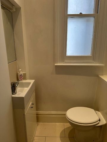 Studio Flat, Birkbeck Road, W3 - Photo 5