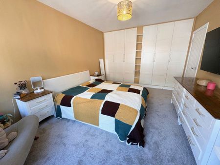 LABURNUM HOUSE, REDHILL DRIVE - Photo 4