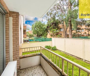 neat and tidy 2 bedroom in perfect location - Photo 3