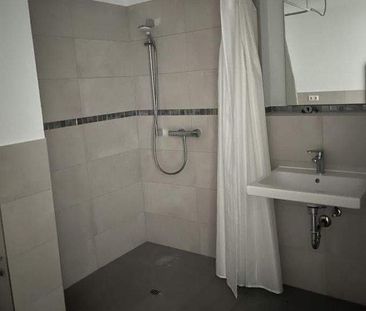 Liebevoll und modern sanierte Wohnung im Erstbezug! Balkon, Fußbode... - Photo 2