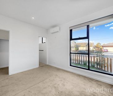 Stylish Family Home in Prime Heidelberg West Location - Photo 3
