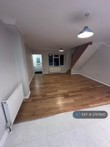 2 bedroom semi-detached house to rent - Photo 3