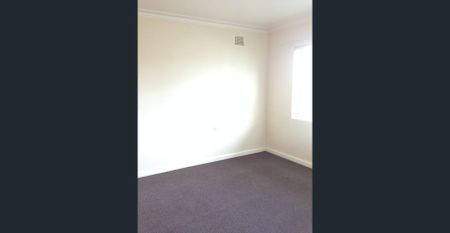 West Tamworth upstairs unit - Photo 2