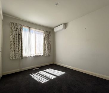 SINGLE LEVEL LIVING POSITIONED PERFECTLY - Photo 6