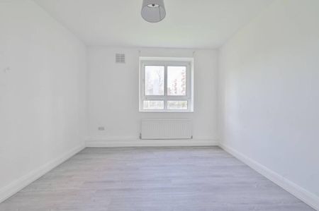 4 bedroom flat to rent - Photo 5