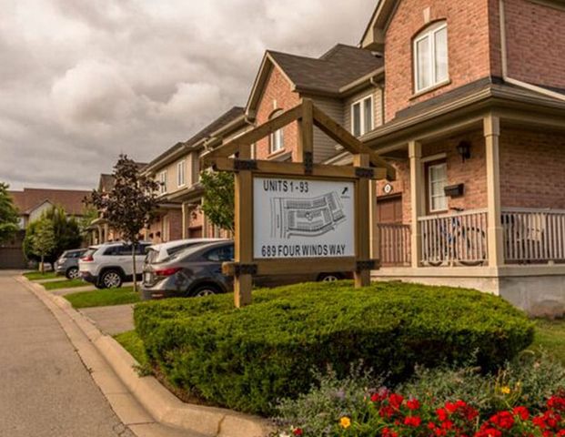 3 Bedroom Townhouse For Rent - Photo 1