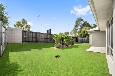 Sophisticated Ex-Display Home offers Spacious, Stylish Living in Highly Convenient Location! - Photo 3