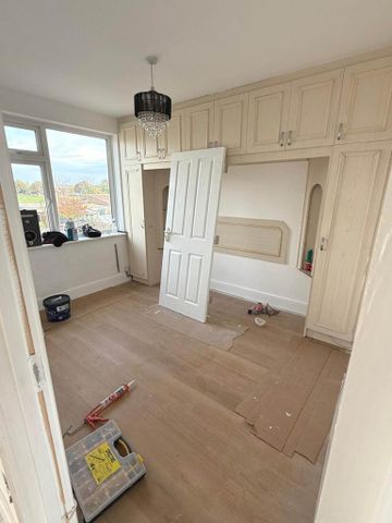 4 bedroom semi-detached house to rent - Photo 2