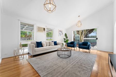 Bright, Freestanding & Perfectly Located - Photo 4