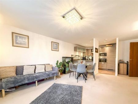 2 bedroom apartment to rent - Photo 4