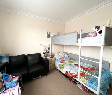 2 Bedroom Flat / Apartment - Winchester Road, Southampton - Photo 1