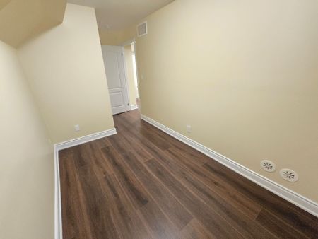 For Lease - 7 Applewood Lane Unit# 107, Toronto, Ontario - Photo 5