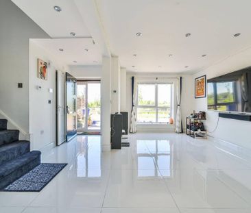4 bedroom terraced house to rent - Photo 1