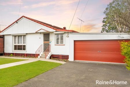 Spacious Family Home with Solar & Battery - No power Bills ??? - Photo 2