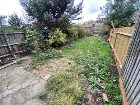 3 bedroom terraced house to rent - Photo 5