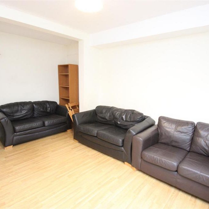 1 bedroom in a house share to rent - Photo 1