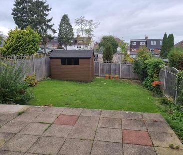 Aberdale Gardens, Potters, EN6 - Photo 5