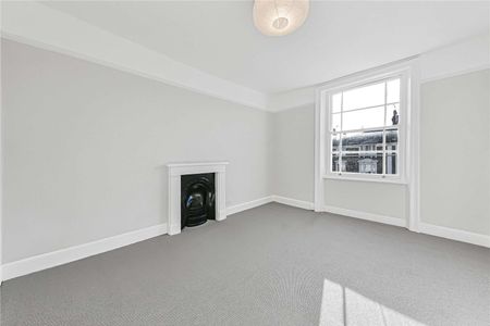 Top floor two bedroom set in the heart of St. John's Wood. - Photo 4