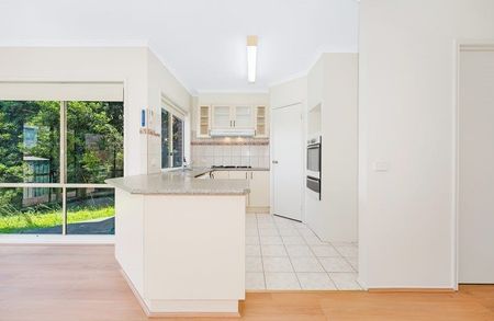 11 Lockens Avenue, Glen Waverley - Photo 2