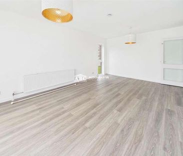 Stratton Close, Edgware, HA8 - Photo 1