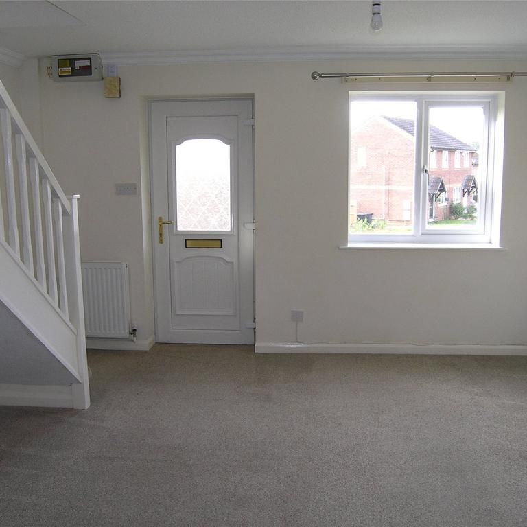 2 bedroom end of terrace house to rent - Photo 1