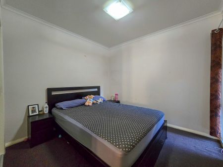 Modern Comfort in the Heart of Willowdale - 3 Bedroom Family Home - Photo 4