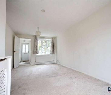 Morston Close, Tadworth, Surrey, KT20 - Photo 1