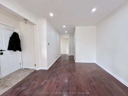 40 Sanford Crescent #Upper - Photo 5