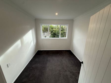 Charming 4BR Family Home in Otaihanga - Photo 5