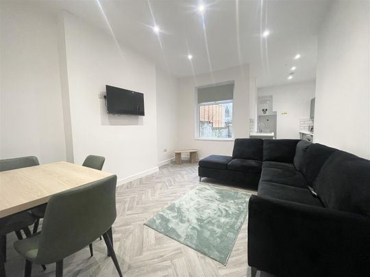 1 bed house share to rent in Coal Clough Lane, Burnley, BB11 - Photo 1