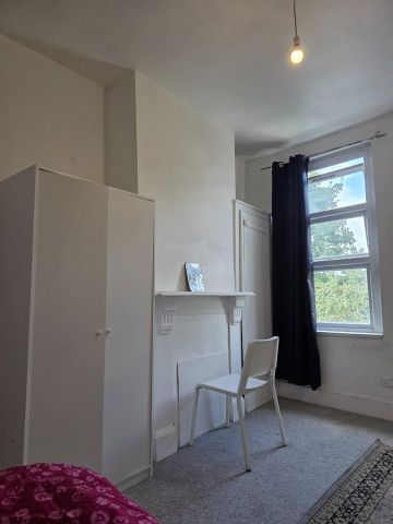 Room in a Shared House, Leyton Green Road, E10 - Photo 3