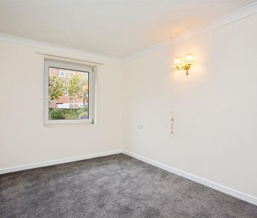 1 bedroom retirement property to rent - Photo 6