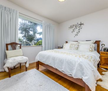 Comfortable Family Living in Sunnynook - Photo 2