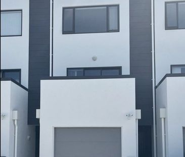 MANGERE BRIDGE, 3 BEDROOMS - Photo 2