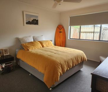 Beautifully Renovated 2-Bedroom 1 Bathroom Duplex - MIAMI - Photo 4