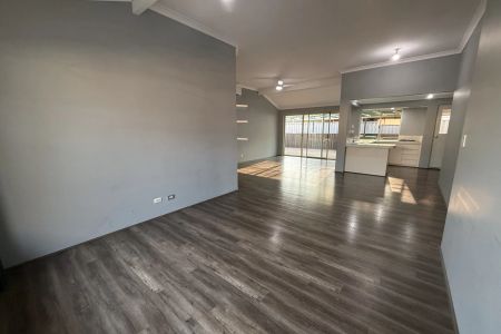 Coastal Comfort and Convenience - Your Secret Harbour Retreat Awaits - Photo 5