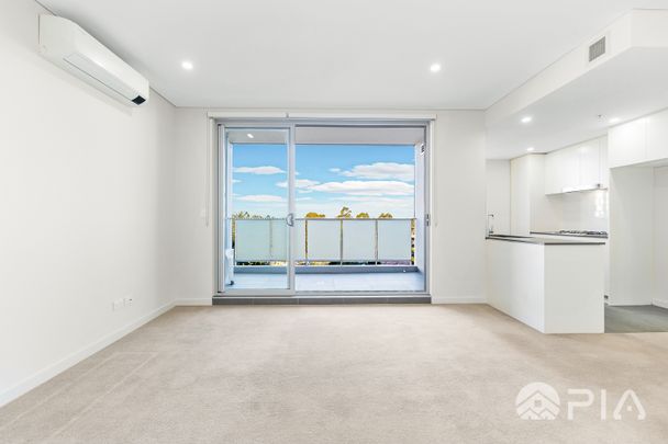 Apartment Beside Holroyd Park – Exceptional Lifestyle Opportunity - Photo 1