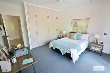 Close to Town - 2 Bedroom Unit with Communal Pool - Photo 2