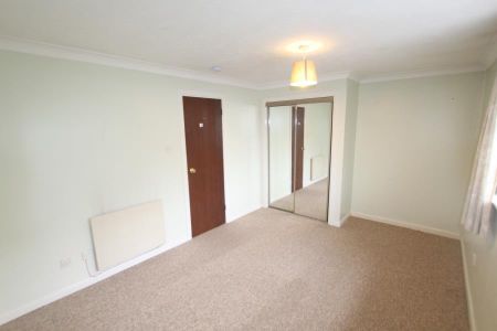 Limebush Close, New Haw - 1 bedroomProperty for lettings - Seymours - Photo 2