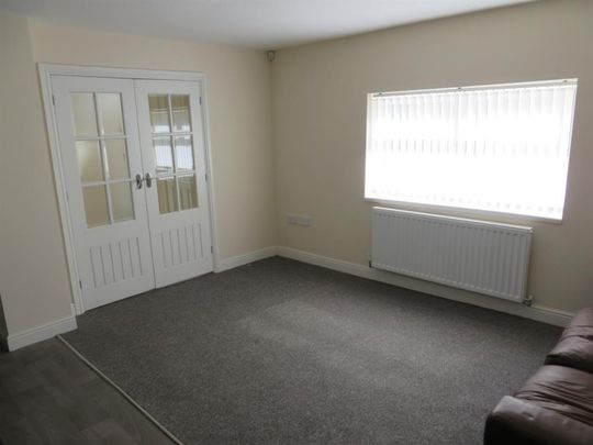 2 bedroom Flat To Let - Photo 1