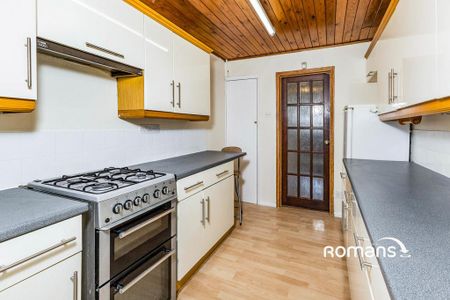 5 bedroom semi-detached house to rent - Photo 4