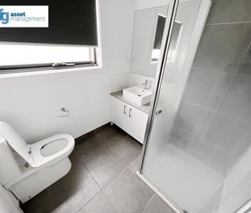 Modern & Spacious Three-Bedroom Townhouse in Prime Location! - Photo 6