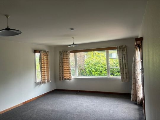 7 Bedrooms 2 bathrooms on Kirkwood – Student Property – 80m to UC - Photo 1