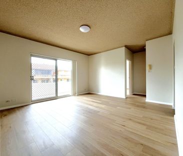 2 Bedroom apartment on 2nd floor - Photo 2