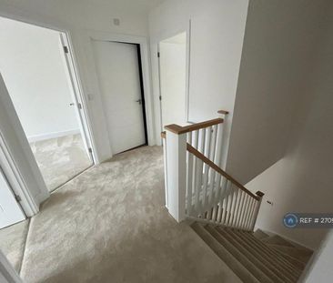 4 bedroom semi-detached house to rent - Photo 4