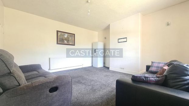 2 bedroom end of terrace house to rent - Photo 1