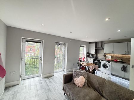 2 bedroom flat to rent - Photo 3