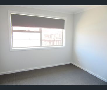 4/5 Bethany Court, South Morang, Vic 3752 - Photo 4