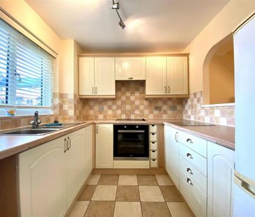 2 bedroom semi-detached house to rent - Photo 6