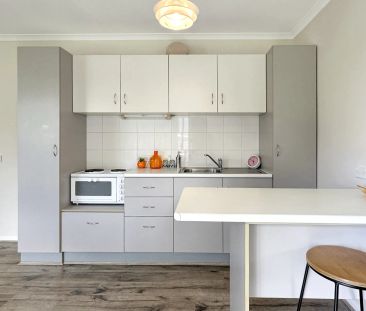 Charming One-Bedroom Flat in a Convenient Location - Photo 1